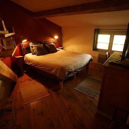 Le Refuge Ceretan, Grand Et Bel Appartement Mansarde En Plein Centre Buitenkant foto