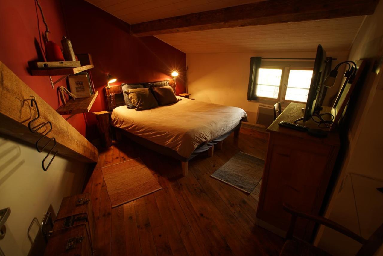 Le Refuge Ceretan, Grand Et Bel Appartement Mansarde En Plein Centre Buitenkant foto